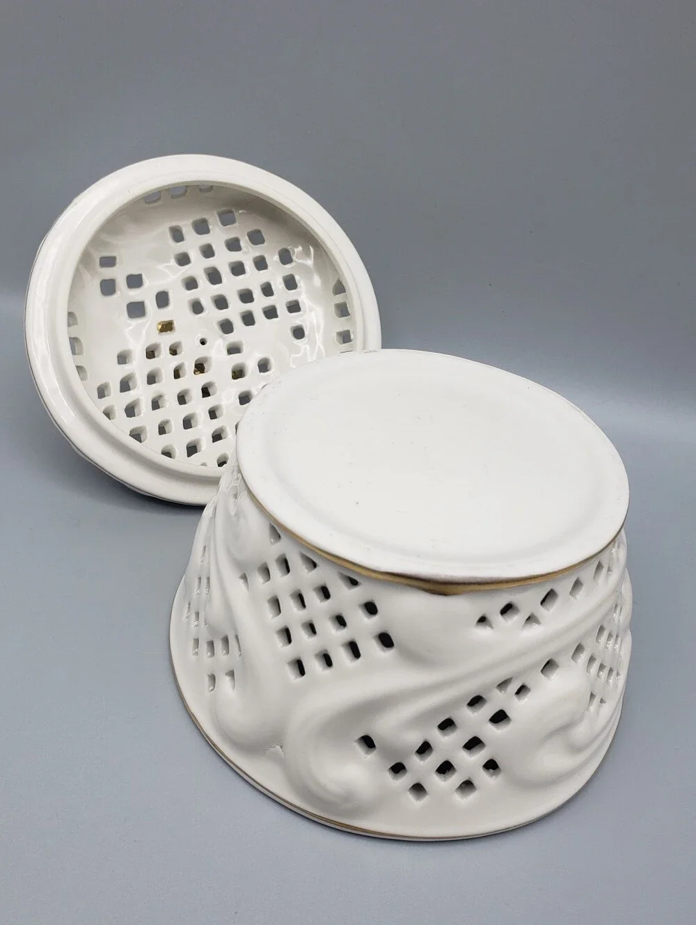 Large Vtg White Porcelain Lidded Trinket Box w/Gold Details Open Lattice 1970's